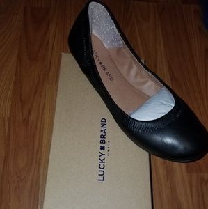Flat shoes lucky brand